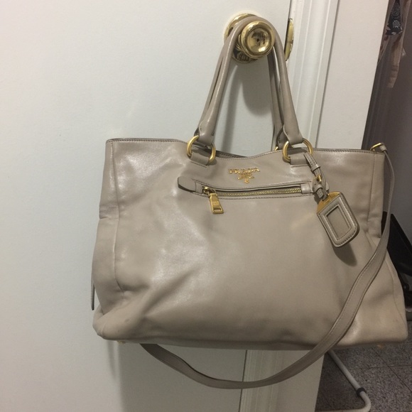 PRADA TAN LEATHER HANDBAG - Picture 8 of 8